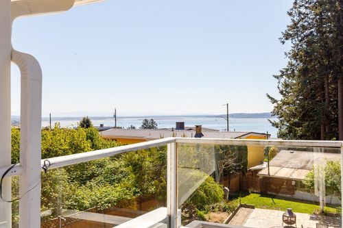 14220 Malabar Ave, White Rock, BC, V4B2Y3 | Card Image