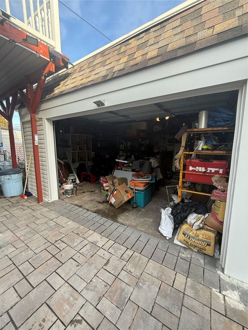 7841 84th St, Glendale, NY, 11385-7610 | Card Image