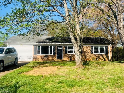 236 Badgett Ave, Mount Airy, NC, 27030-9207 | Card Image