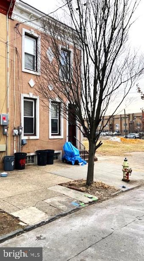 910 Point St, CAMDEN, NJ, 08102-2726 | Card Image