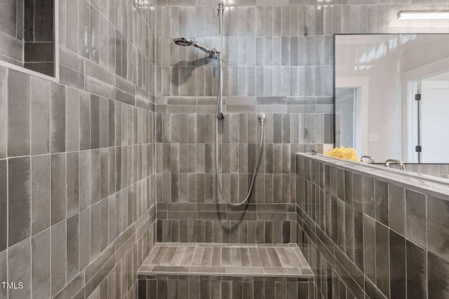 Spacious Shower with Seat | Image 24