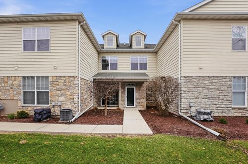g-N16W26521 Meadowgrass Circle, Pewaukee, WI, 53072 | Card Image