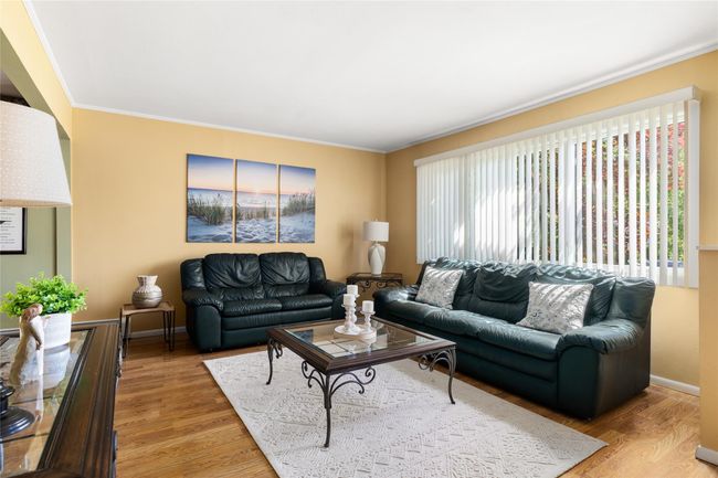 7 Garnet Ln, House other with 4 bedrooms, 2 bathrooms and 2 parking in Plainview NY | Image 4