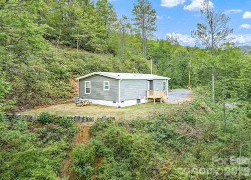 328 Mountain Lion Trl, Maggie Valley, NC, 28751 | Card Image