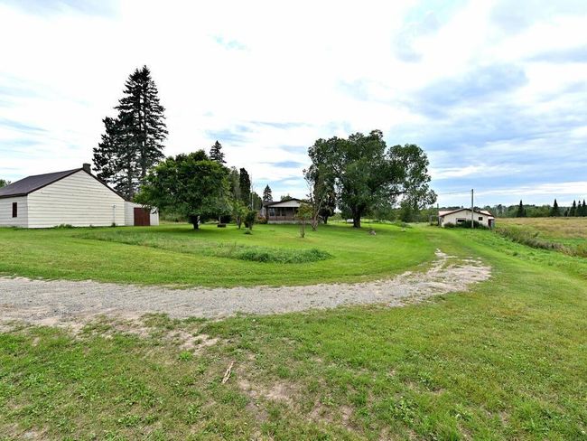 Rear and side exterior | Image 24