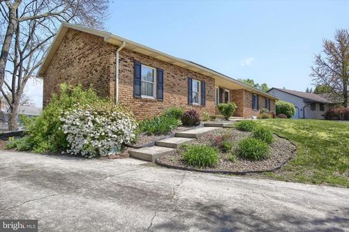 313 Croghan Dr, CARLISLE, PA, 17013-1709 | Card Image