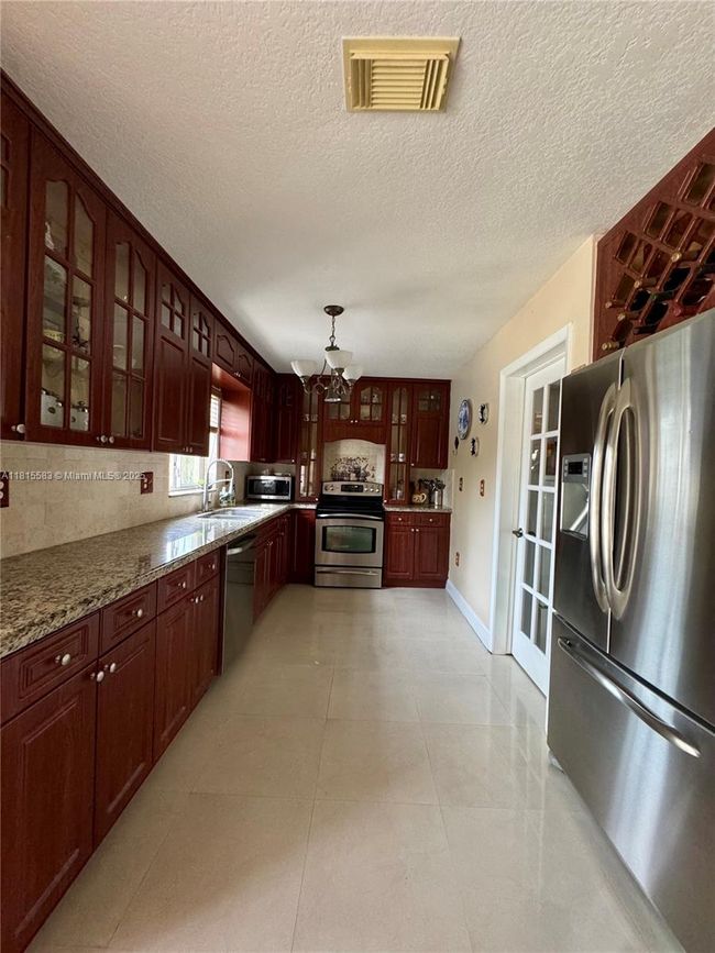 17086 Sw 144 Th Ct, House other with 3 bedrooms, 2 bathrooms and null parking in Miami FL | Image 10