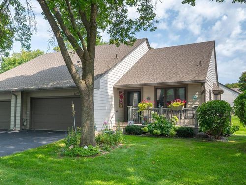 8473 Rice Lake Rd, Maple Grove, MN, 55369-8655 | Card Image