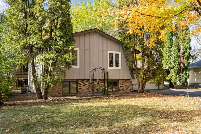 1058 Tyler St S, House other with 4 bedrooms, 2 bathrooms and null parking in Shakopee MN | Image 4
