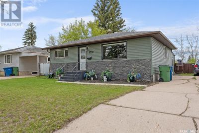 1137 13th Ave Nw, House other with 2 bedrooms, 2 bathrooms and null parking in Moose Jaw SK | Image 3