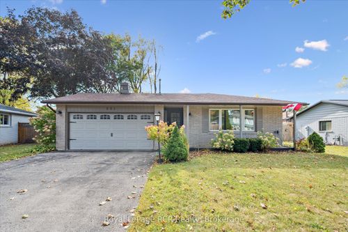 551 Oakview Cres, Mount Forest, ON, N0G2L2 | Card Image