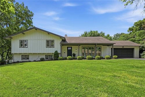 1901 W 70th St, Mission Hills, KS, 66208-2715 | Card Image