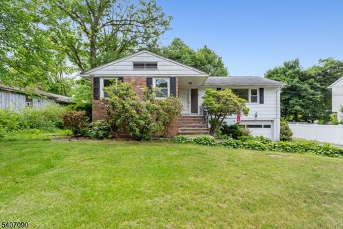 3 Mulberry Trl, Kinnelon, NJ, 07405-2877 | Card Image