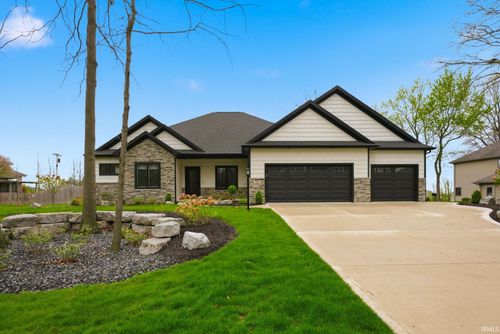 214 Oak Forest Dr, Bluffton, IN, 46714-9279 | Card Image