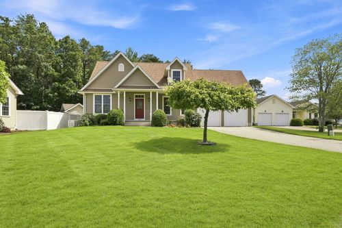 33 Caddyshack Dr, Chicopee, MA, 01020-4644 | Card Image