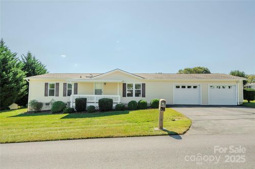 14 Beechnut Dr, Hendersonville, NC, 28739-8751 | Card Image