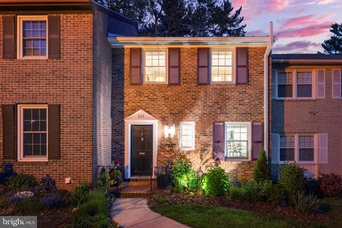 213 Commons Dr Nw, VIENNA, VA, 22180-4216 | Card Image