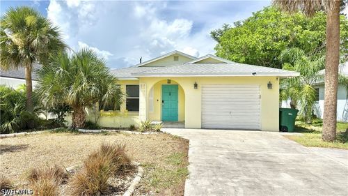 573 108th Ave N, NAPLES, FL, 34108-1862 | Card Image