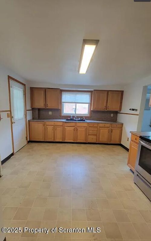 67 E Columbus Ave, Pittston, PA, 18640-1610 | Card Image