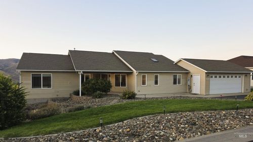 1724 Ridgeview Dr, Clarkston, WA, 99403-3073 | Card Image