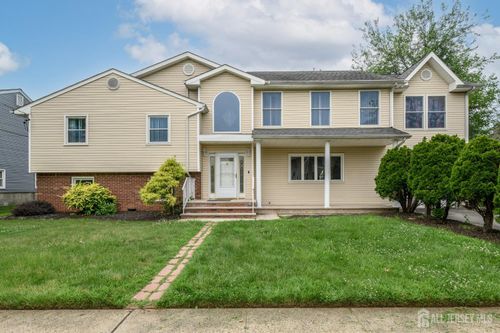 3 Charles Ct, Edison, NJ, 08820-2818 | Card Image