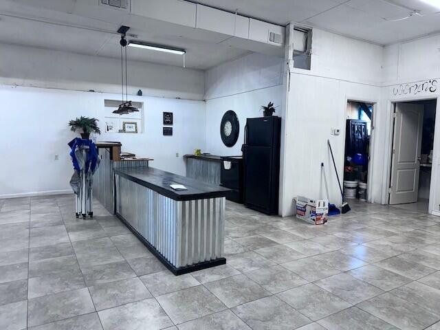 Commercial Sale in Hale Center 3