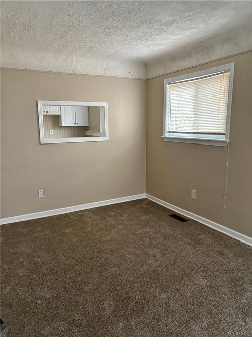 28426 Sutherland St, Southfield, MI, 48076-2941 | Card Image