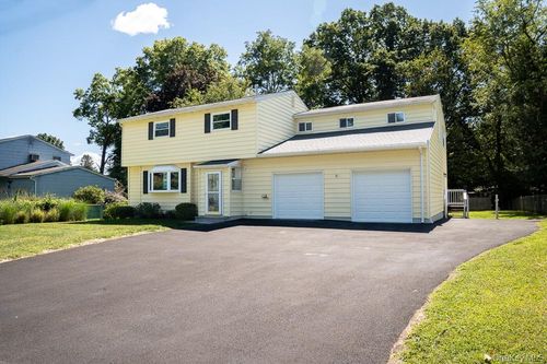 25 Robin Rd, Poughkeepsie, NY, 12601-5619 | Card Image
