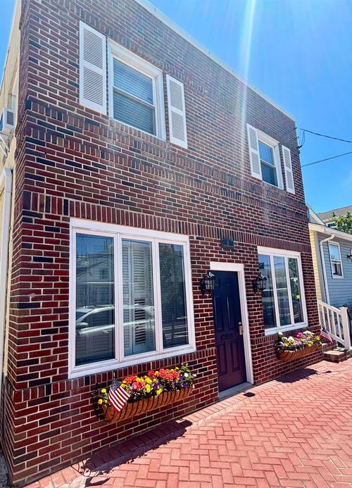 11 S Washington Ave, MARGATE CITY, NJ, 08402-2301 | Card Image