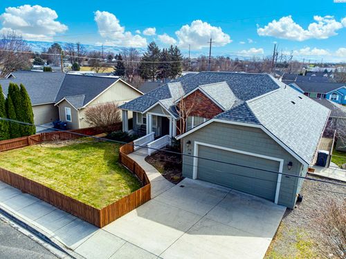 718 Se Scenic View Dr, College Place, WA, 99324-1752 | Card Image