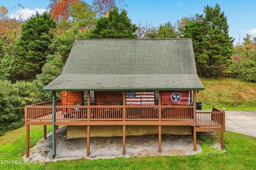 429 Keegan Dr, Pigeon Forge, TN, 37863-5229 | Card Image