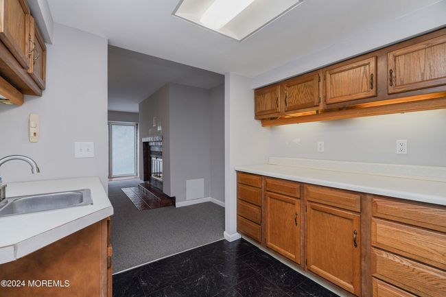47 Knoll Ct, Condo with 2 bedrooms, 2 bathrooms and null parking in Matawan NJ | Image 21