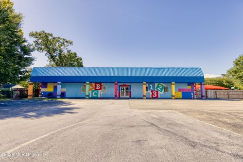 615 Howard Avenue, Biloxi, MS, 39530 | Card Image