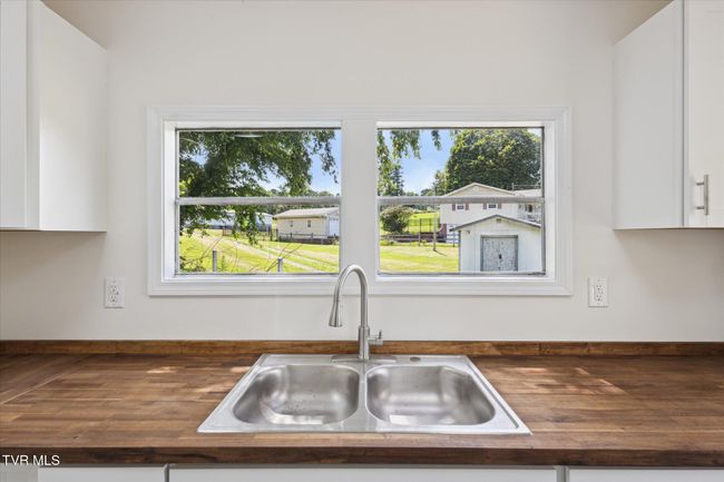 2376 Highway 81 S, House other with 2 bedrooms, 1 bathrooms and null parking in Jonesborough TN | Image 13