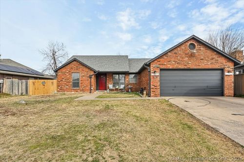 13773 S Oak Pl, Glenpool, OK, 74033-3243 | Card Image