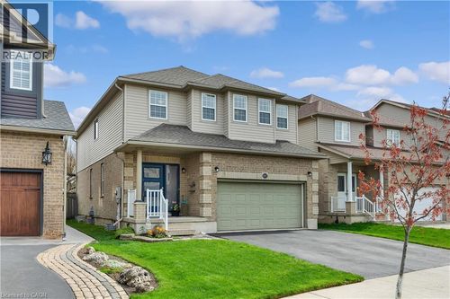 835 Brandenburg Boulevard, Waterloo, ON, N2T2X3 | Card Image