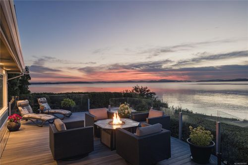 8585 Lochside Dr, North Saanich, BC, V8L1M5 | Card Image