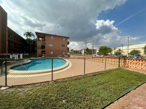 33-2330 Nw 11th St, Miami, FL, 33125-3238 | Card Image