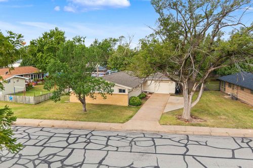 3216 Canterbury Dr, Salina, KS, 67401-8007 | Card Image