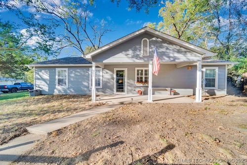 317 Pine St, Coweta, OK, 74429-2143 | Card Image