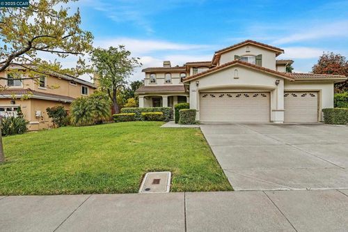 2261 Bennington Dr, Vallejo, CA, 94591-3814 | Card Image