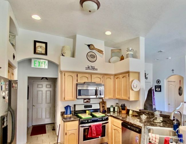 14393 E 53 Rd Ln, House other with 3 bedrooms, 2 bathrooms and 2 parking in Yuma AZ | Image 6