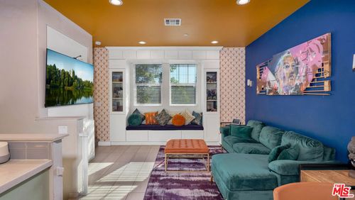 14104 W Chapparel Ln, Van Nuys, CA, 91405-5475 | Card Image