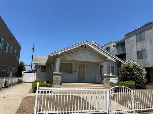 1045 Gladys Ave, Long Beach, CA, 90804-3728 | Card Image