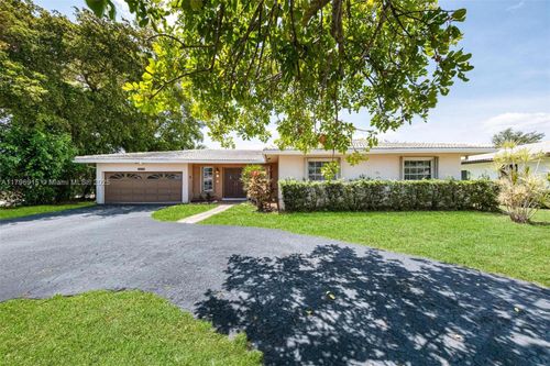 10840 Nw 40th St, Coral Springs, FL, 33065-2765 | Card Image