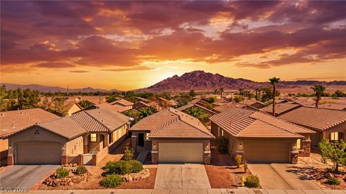 5976 Wheat Penny Ave, Las Vegas, NV, 89122-3421 | Card Image