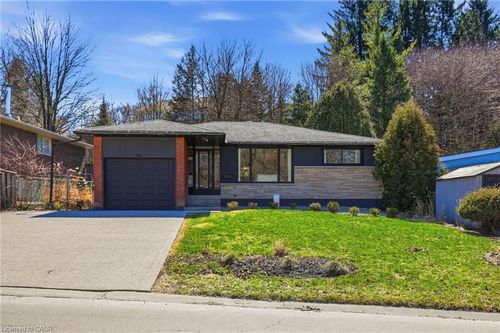 84 Pleasant Ave, Dundas, ON, L9H3T4 | Card Image