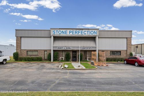 8822 Cypress Woods Ln, Olive Branch, MS, 38654-3806 | Card Image