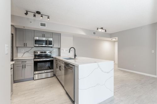 208-2600 S University Dr, Davie, FL, 33328-1462 | Card Image