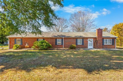 2007 Farmington Rd, Mocksville, NC, 27028-7654 | Card Image